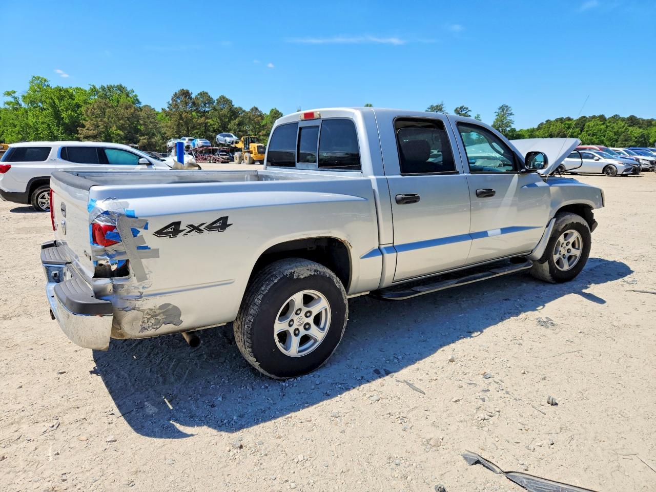 2005 DODGE DAKOTA QUAD SLT photo 5