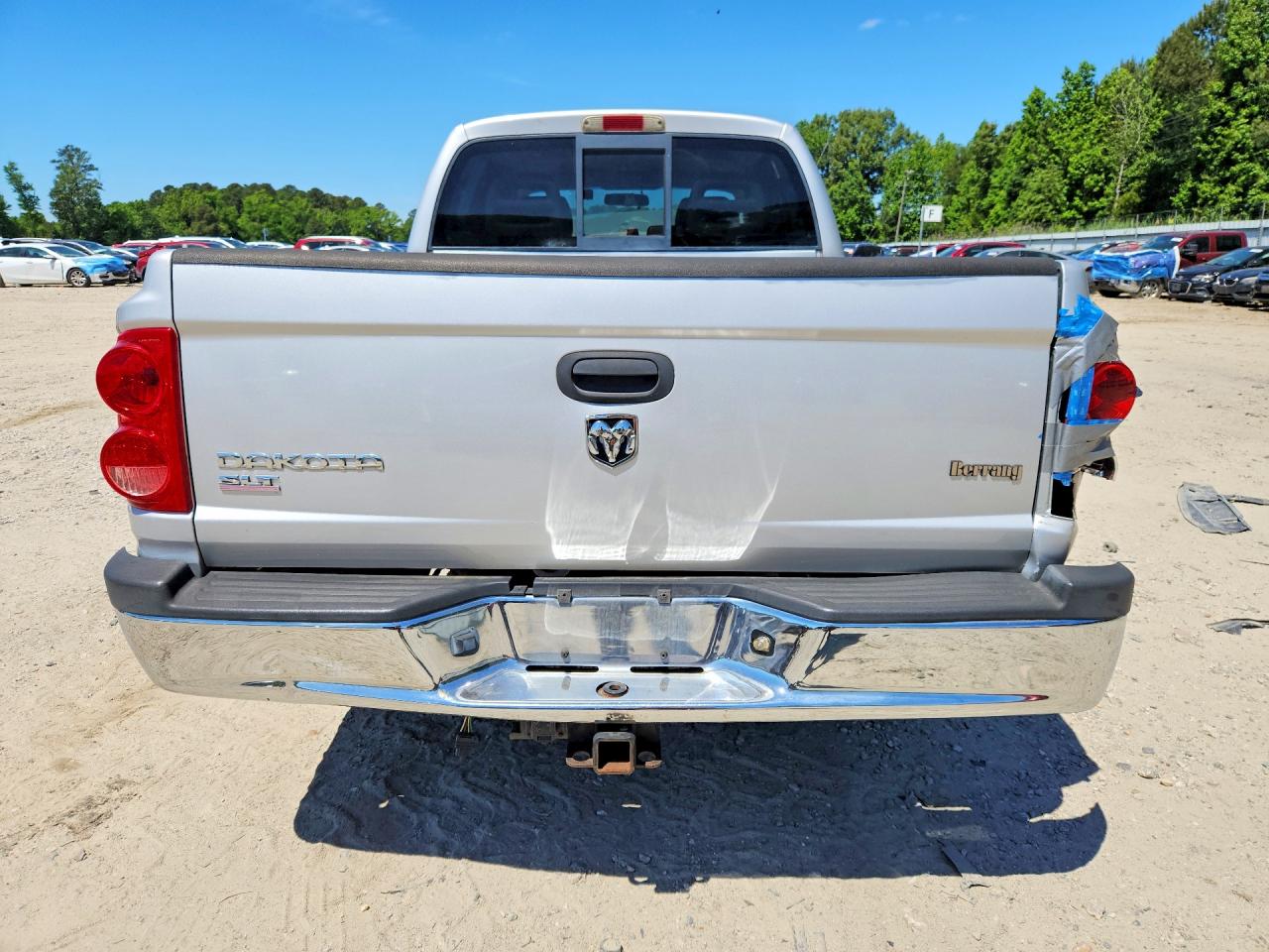 2005 DODGE DAKOTA QUAD SLT photo 11