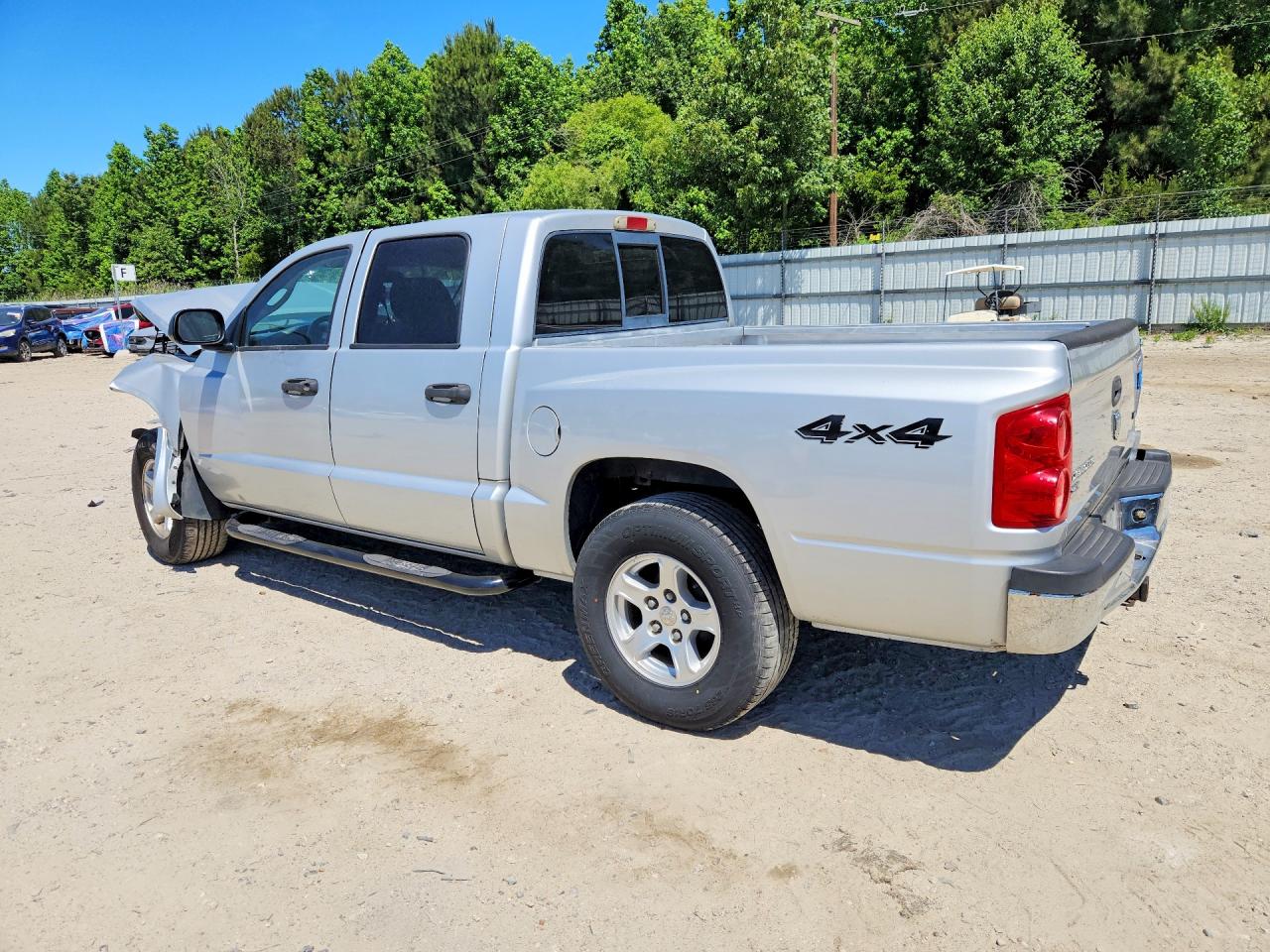 2005 DODGE DAKOTA QUAD SLT photo 3