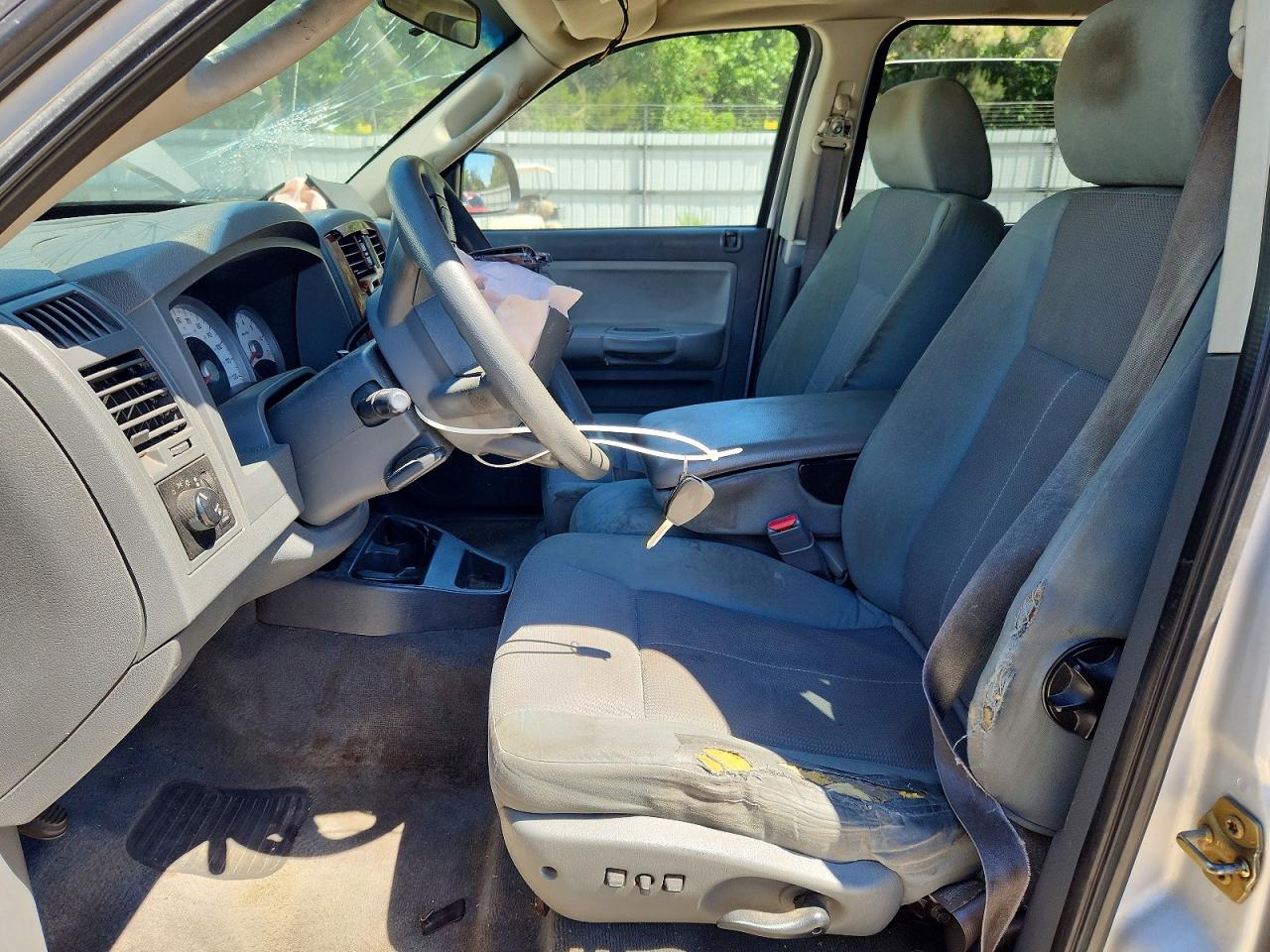 2005 DODGE DAKOTA QUAD SLT photo 13
