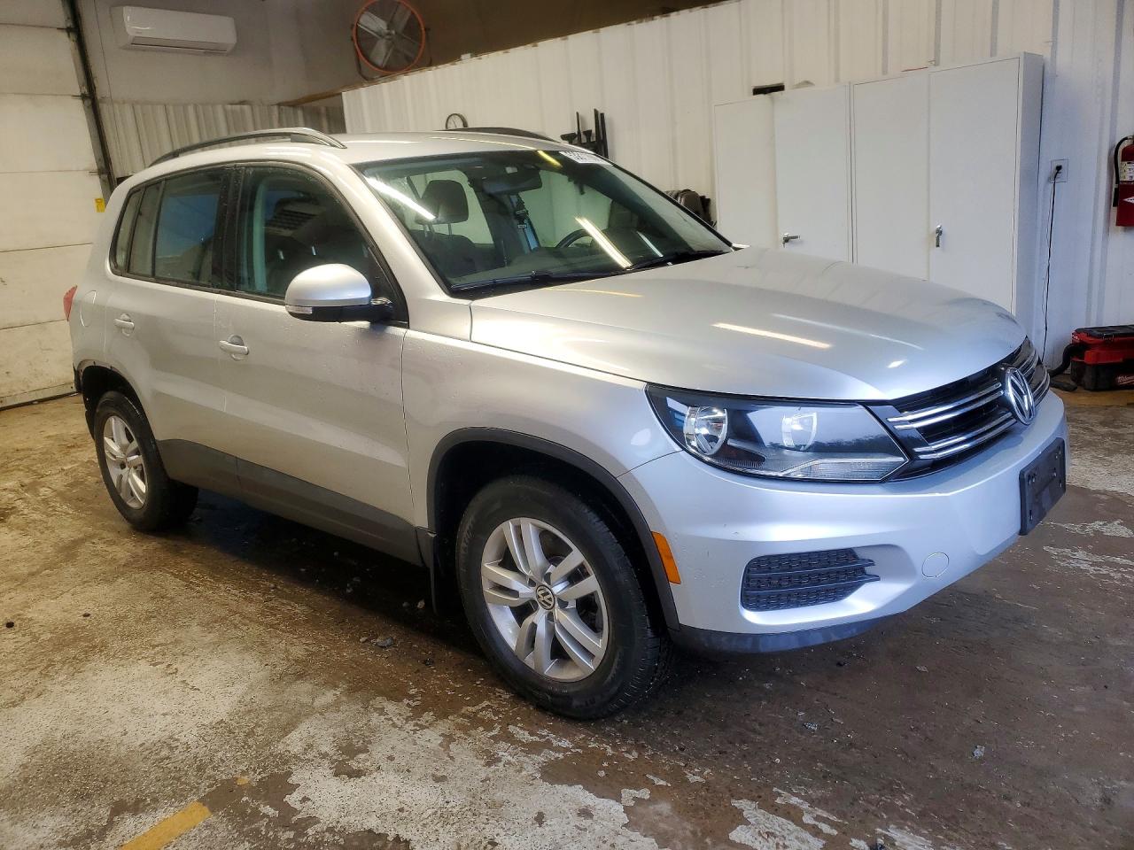 2017 VOLKSWAGEN TIGUAN S photo 4