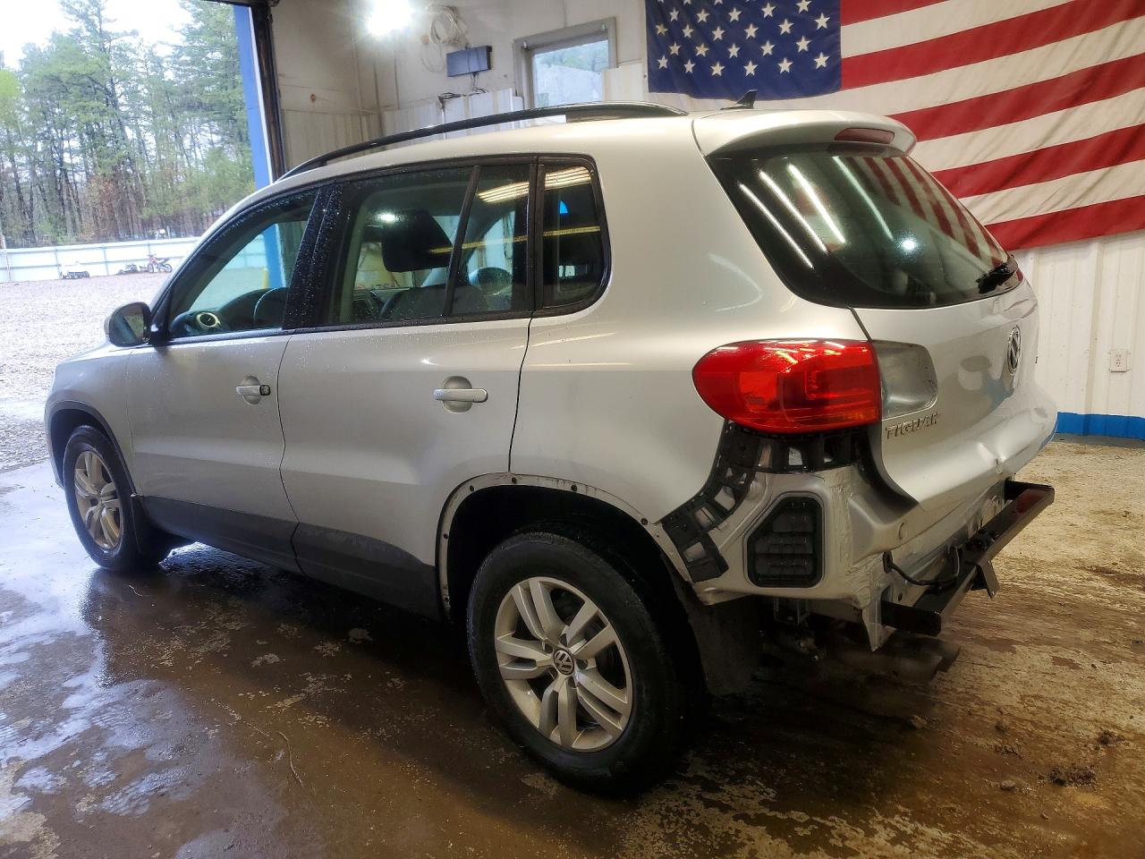 2017 VOLKSWAGEN TIGUAN S photo 2