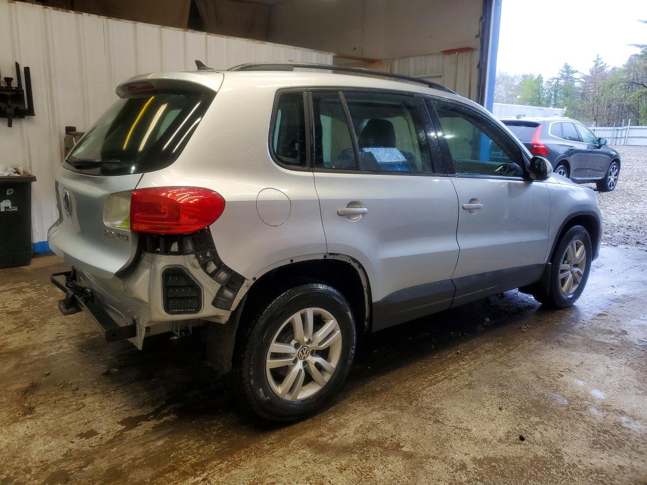 2017 VOLKSWAGEN TIGUAN S photo 3