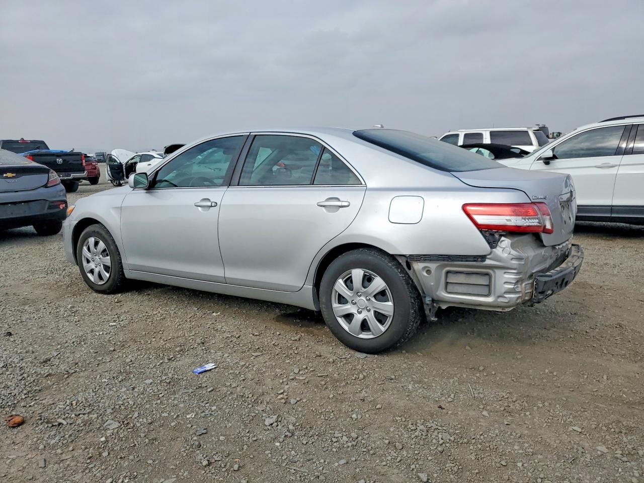 2010 TOYOTA CAMRY LE photo 4
