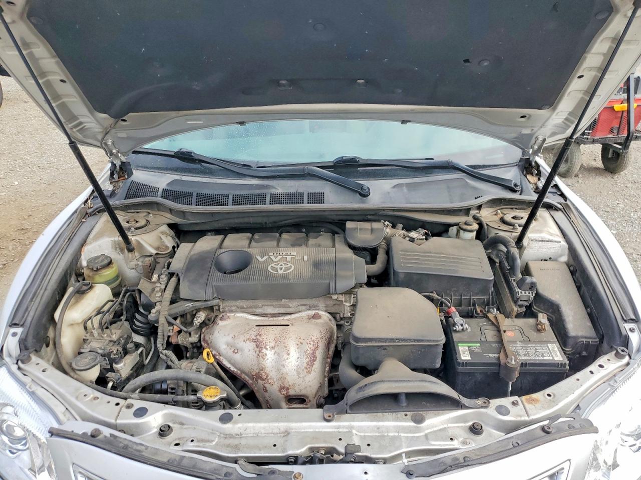 2010 TOYOTA CAMRY LE photo 31