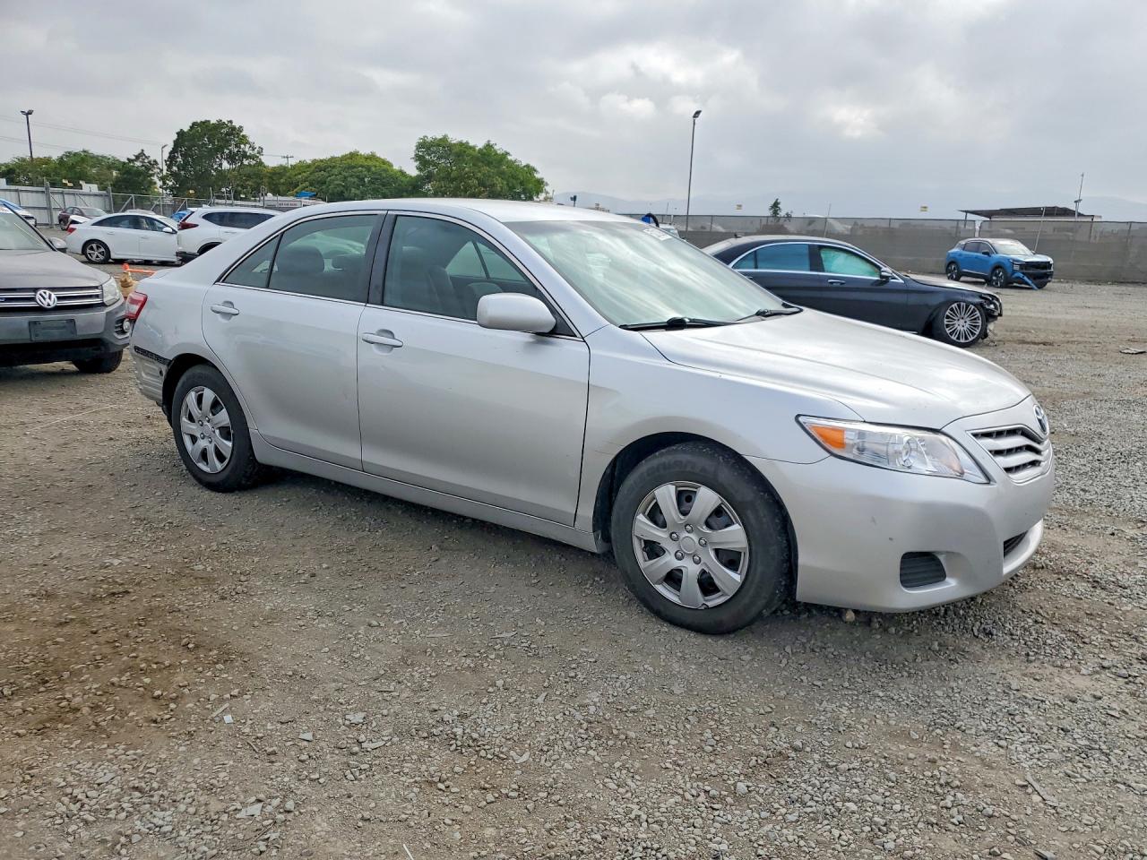 2010 TOYOTA CAMRY LE photo 10