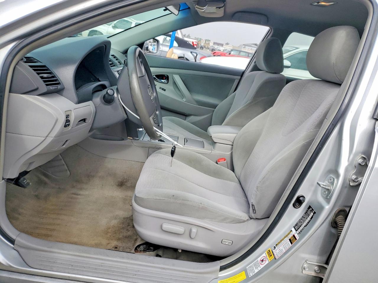 2010 TOYOTA CAMRY LE photo 19