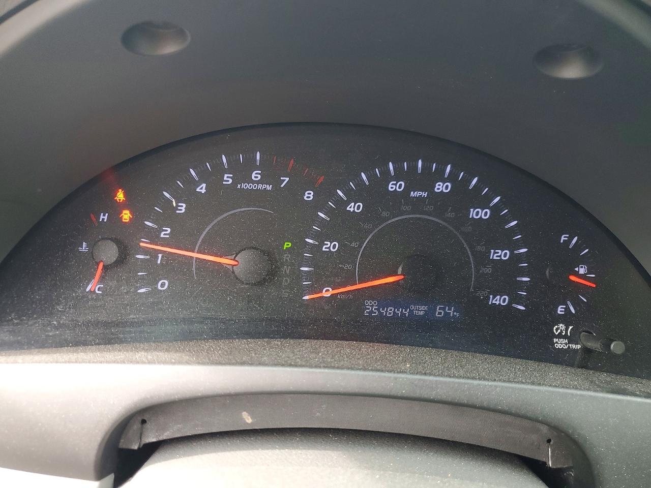 2010 TOYOTA CAMRY LE photo 25