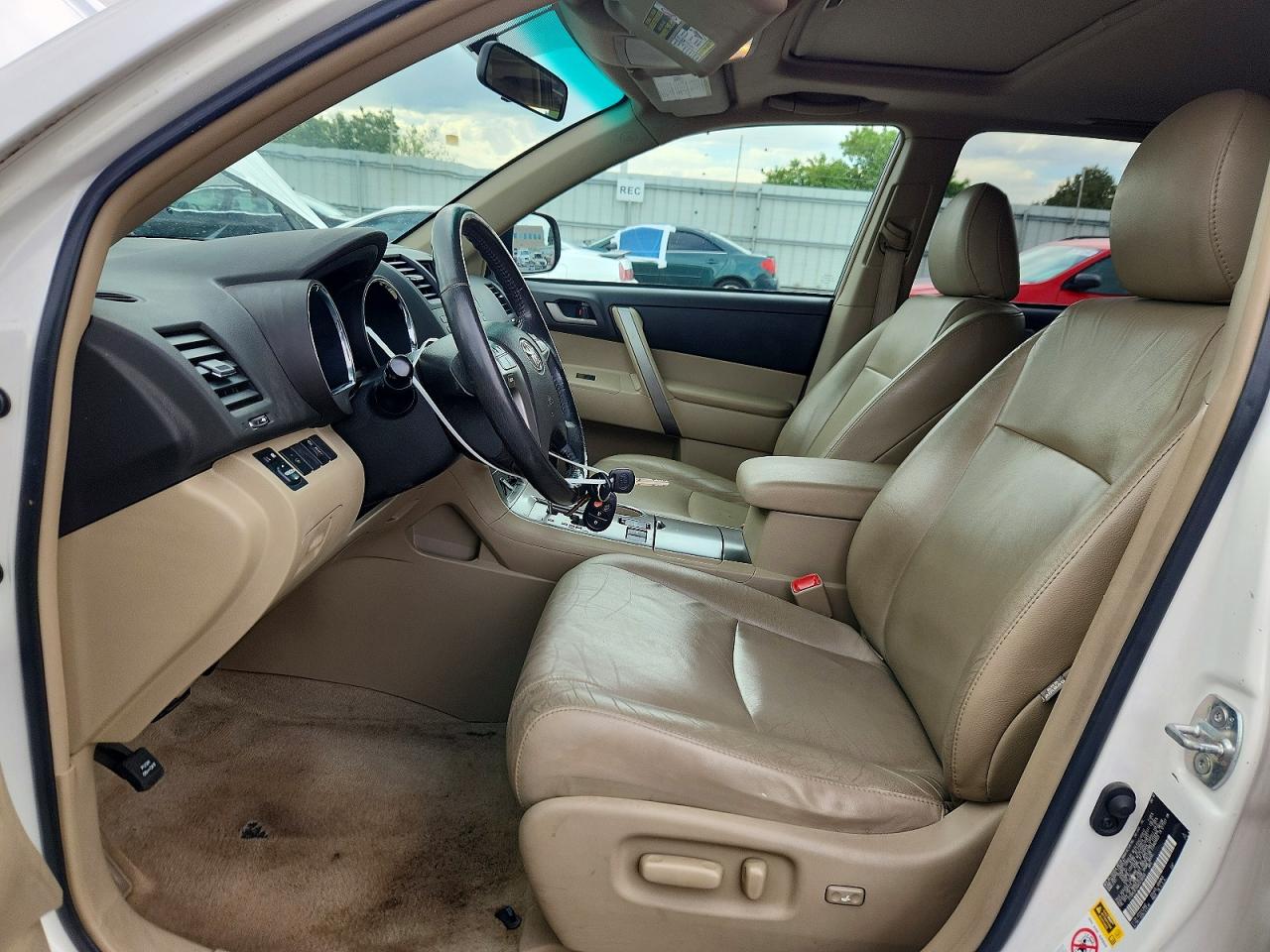 2010 TOYOTA HIGHLANDER SE photo 7