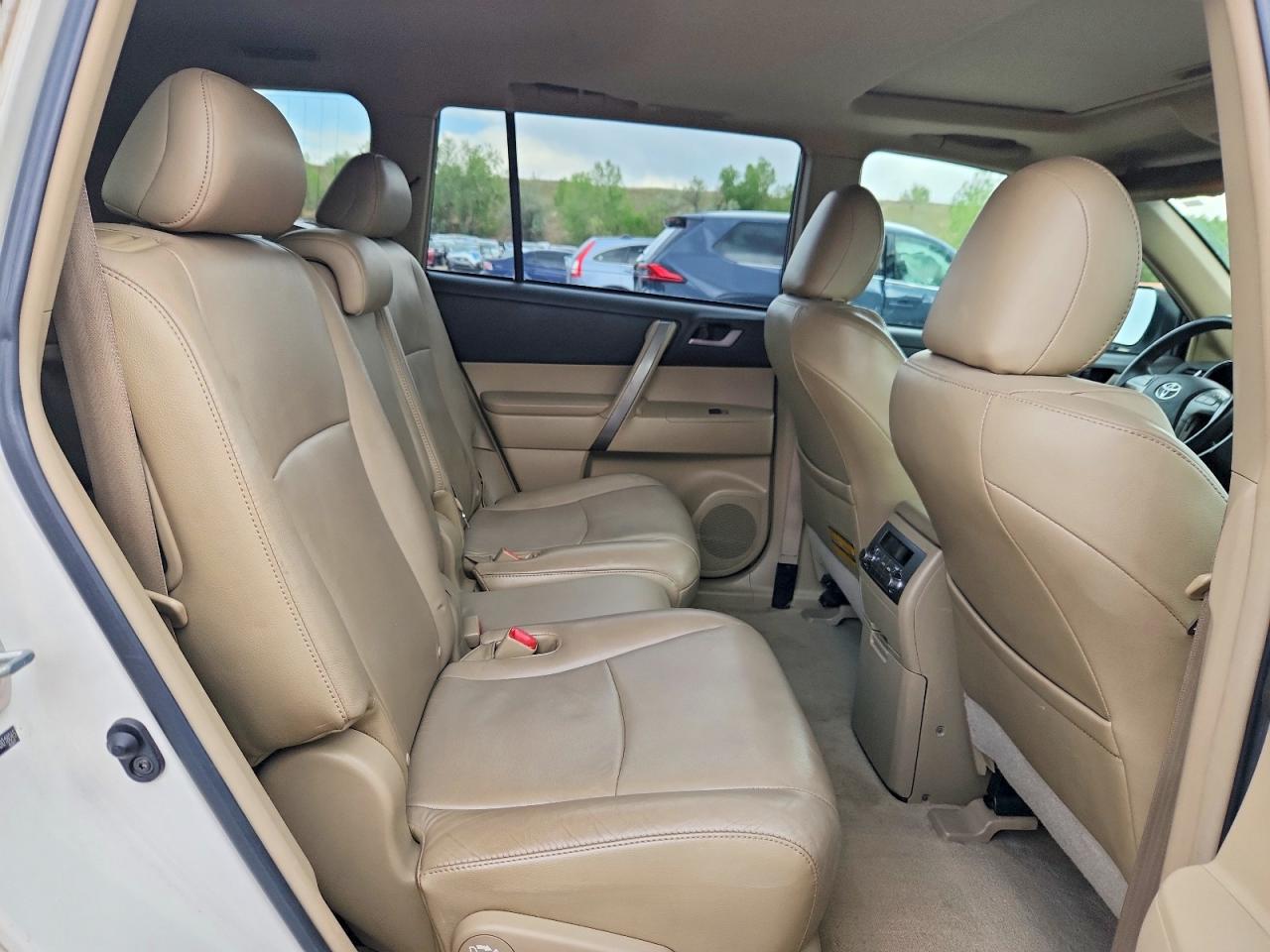 2010 TOYOTA HIGHLANDER SE photo 11