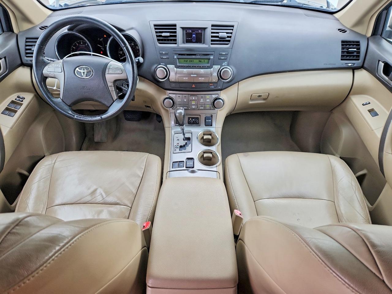 2010 TOYOTA HIGHLANDER SE photo 8