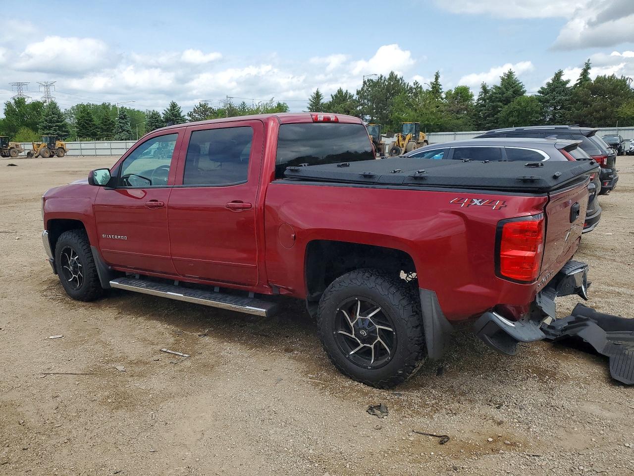 2018 CHEVROLET SILVERADO K1500 LT photo 2