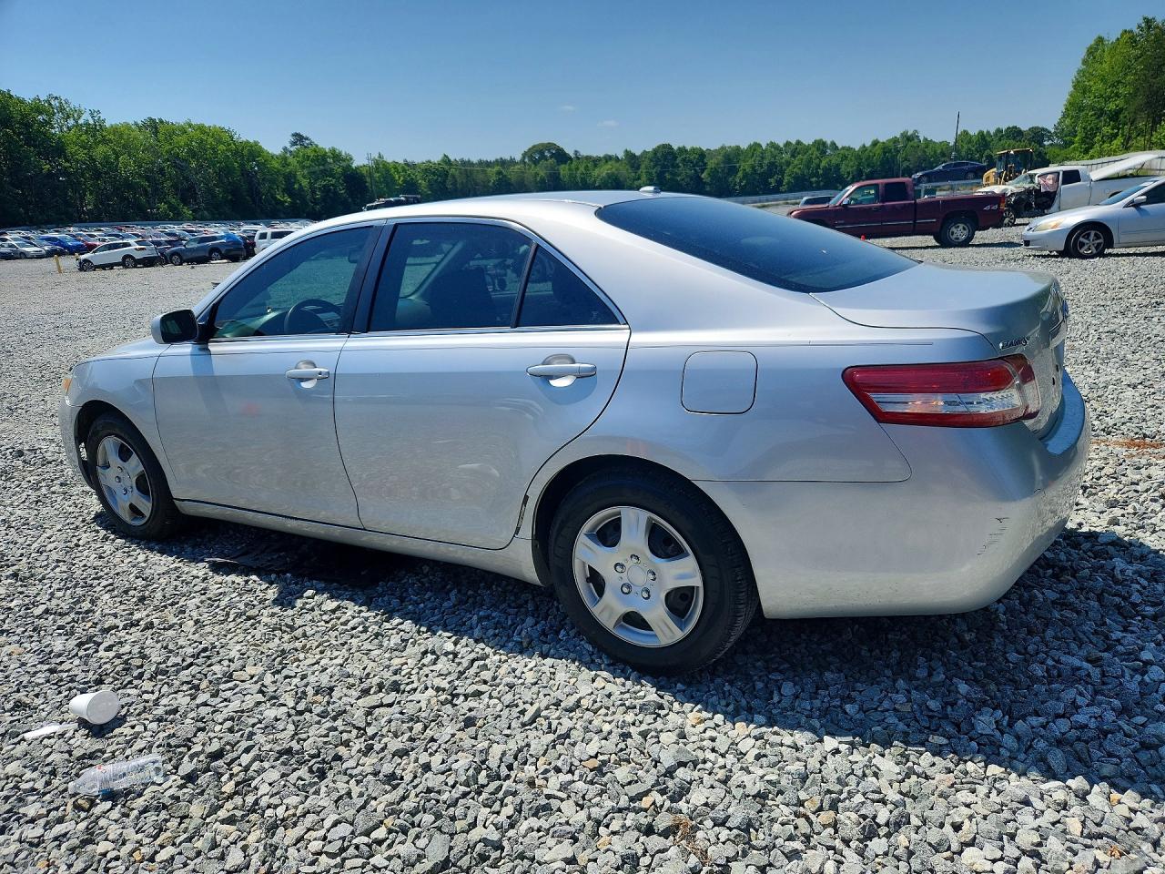 2010 TOYOTA CAMRY BASE photo 3