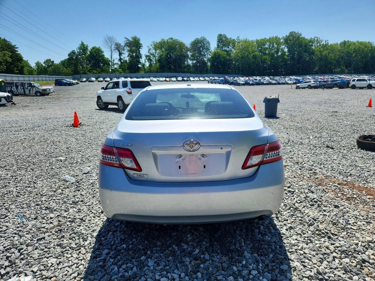 2010 TOYOTA CAMRY BASE photo 11