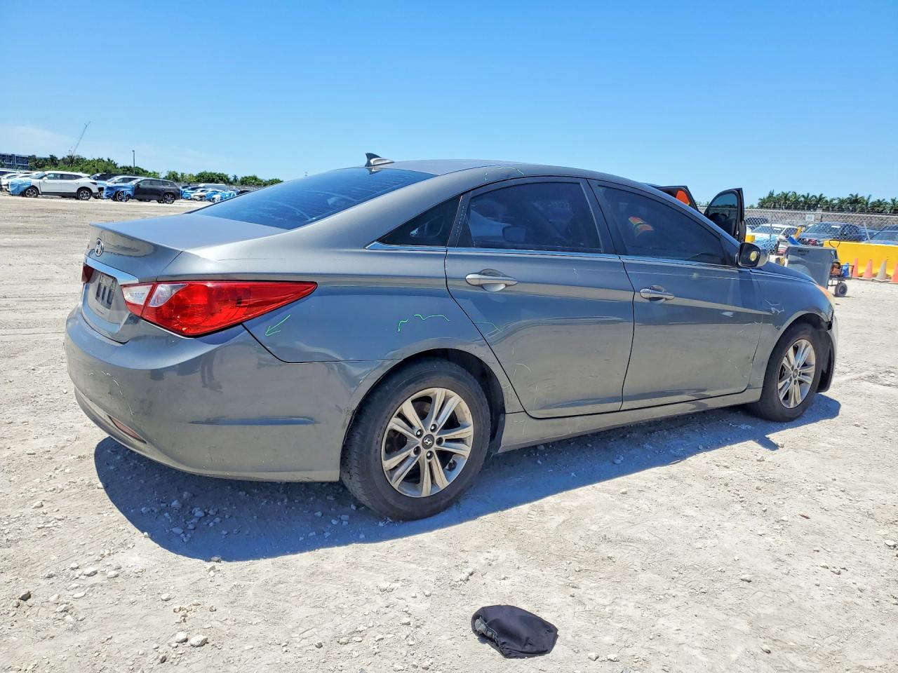 2013 HYUNDAI SONATA GLS photo 3