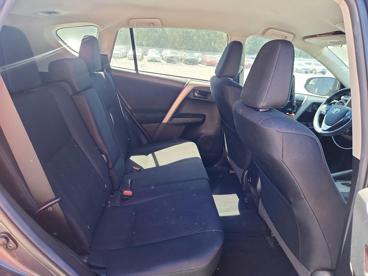 2018 TOYOTA RAV4 LE photo 28