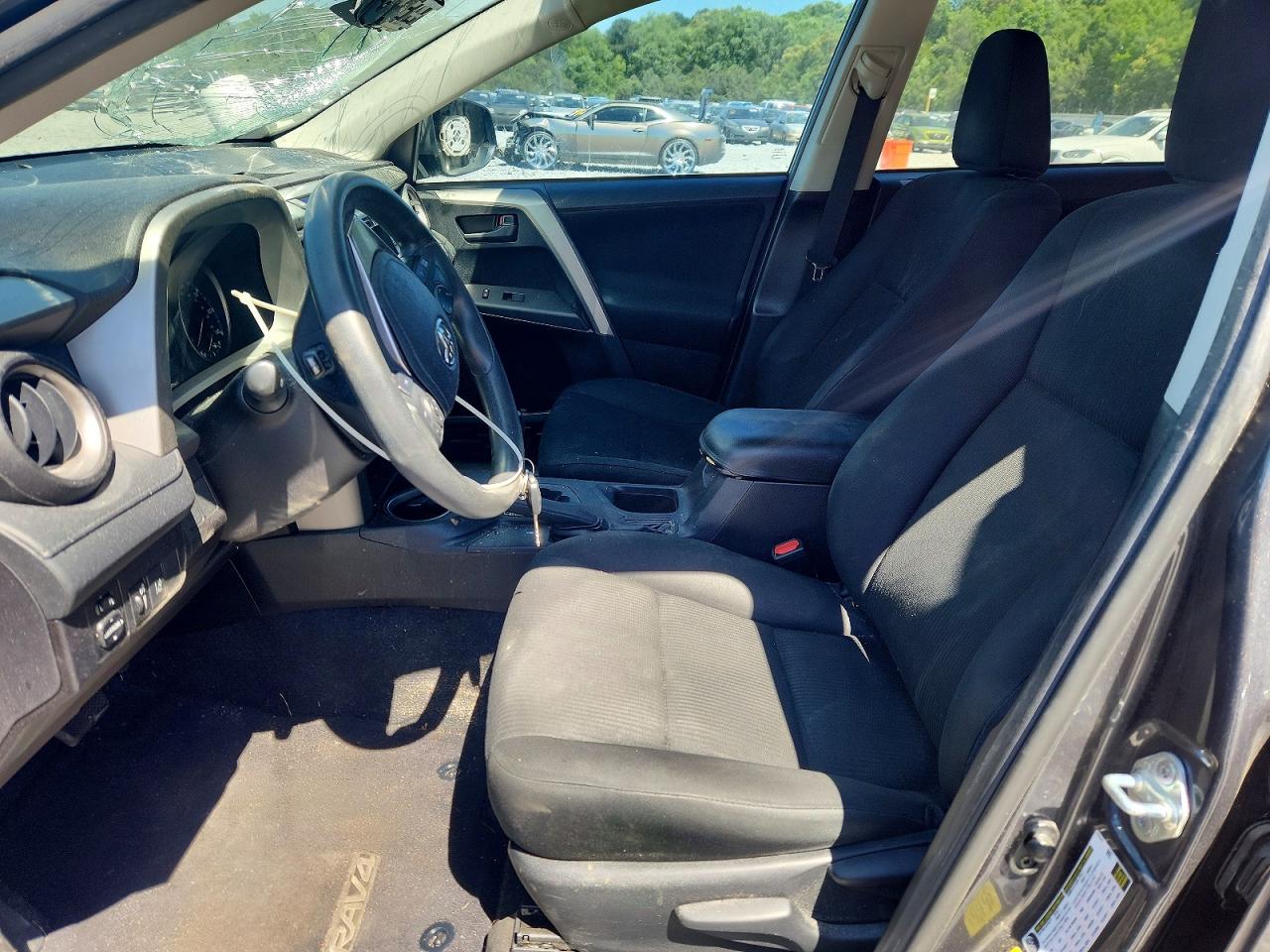 2018 TOYOTA RAV4 LE photo 19
