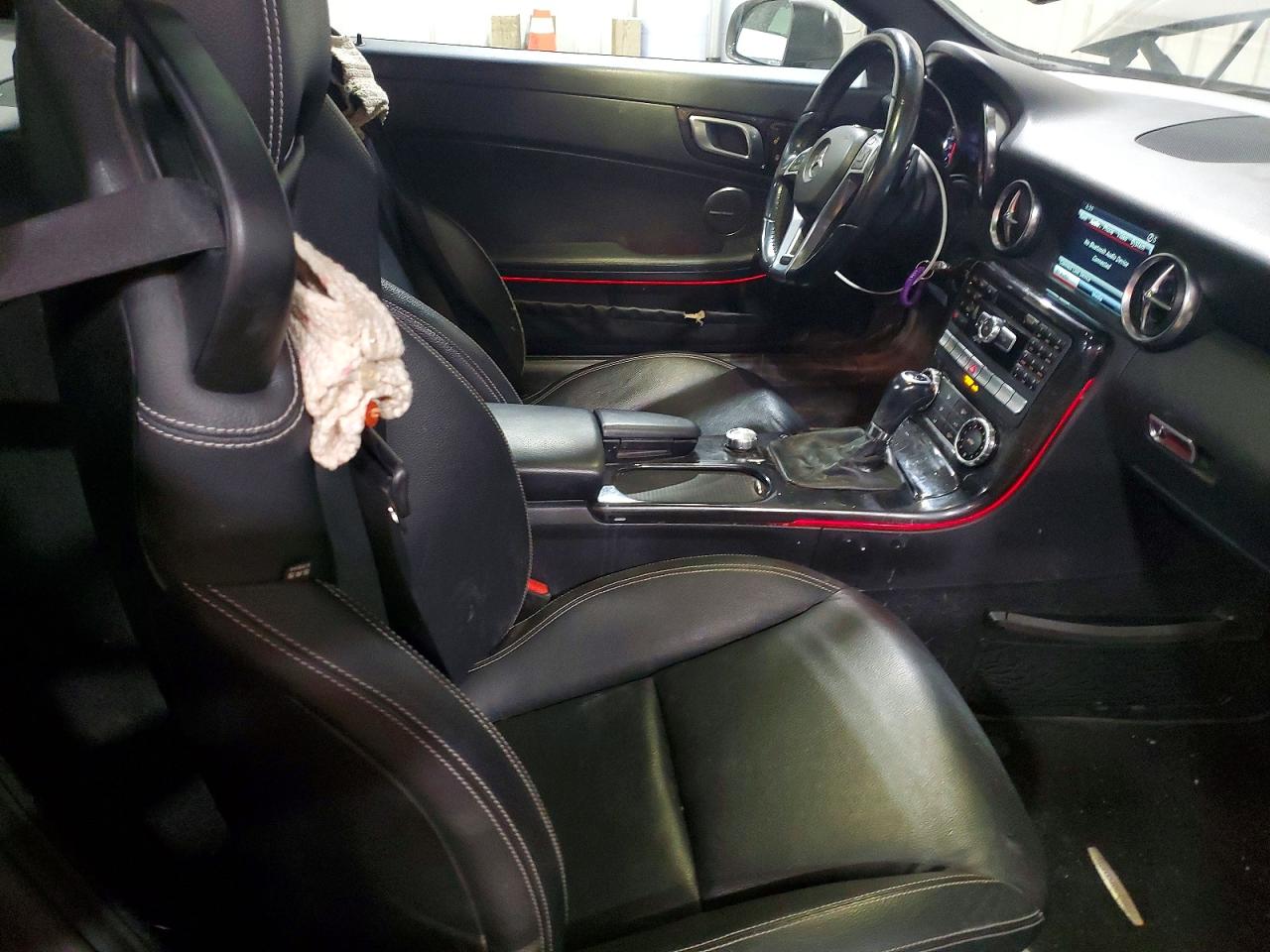 2015 MERCEDES-BENZ SLK 250 photo 28