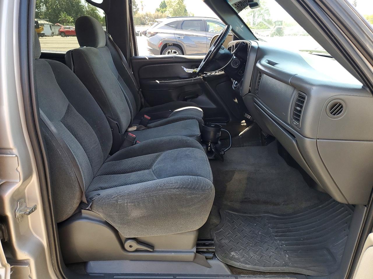 2004 CHEVROLET SILVERADO C1500 photo 13