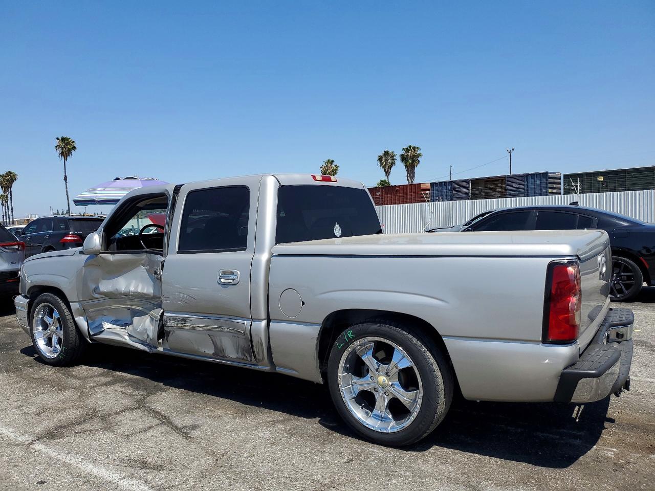 2004 CHEVROLET SILVERADO C1500 photo 3