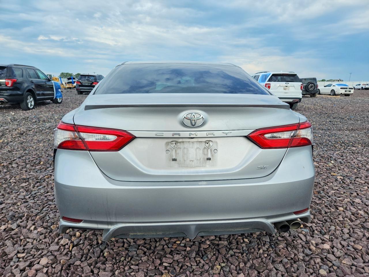 2018 TOYOTA CAMRY SE photo 11