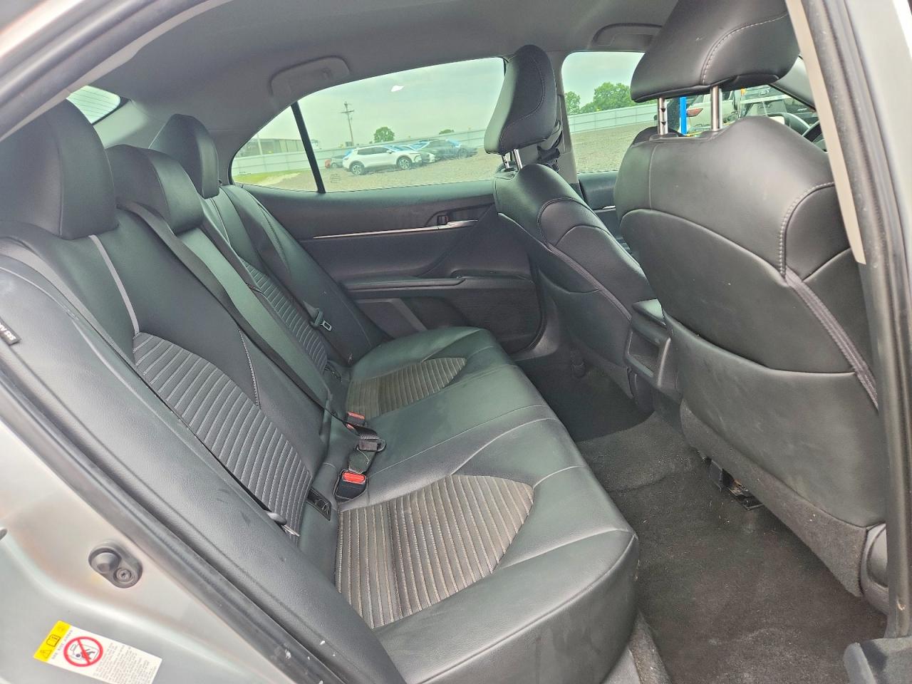 2018 TOYOTA CAMRY SE photo 19