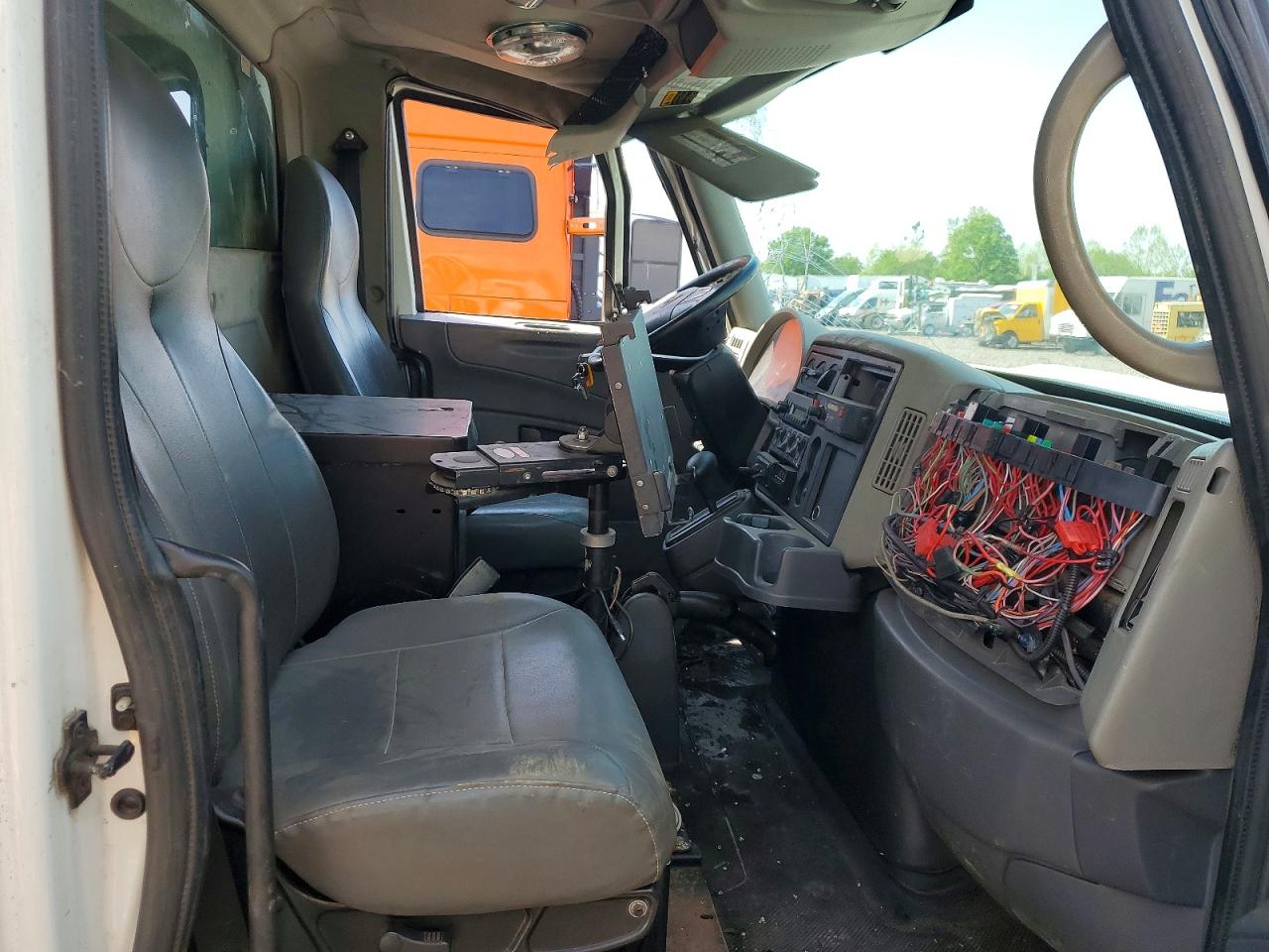 2010 INTERNATIONAL 4000 4300 - BUCKET TRUCK photo 13