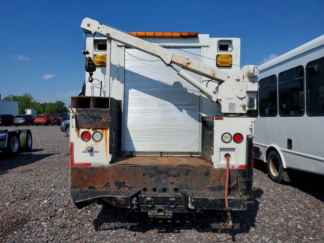 2010 INTERNATIONAL 4000 4300 - BUCKET TRUCK photo 16
