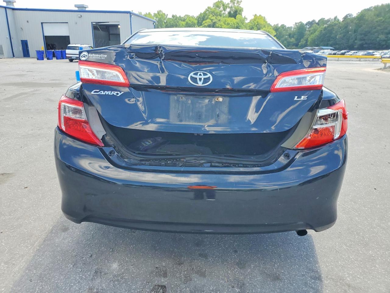 2012 TOYOTA CAMRY LE photo 11