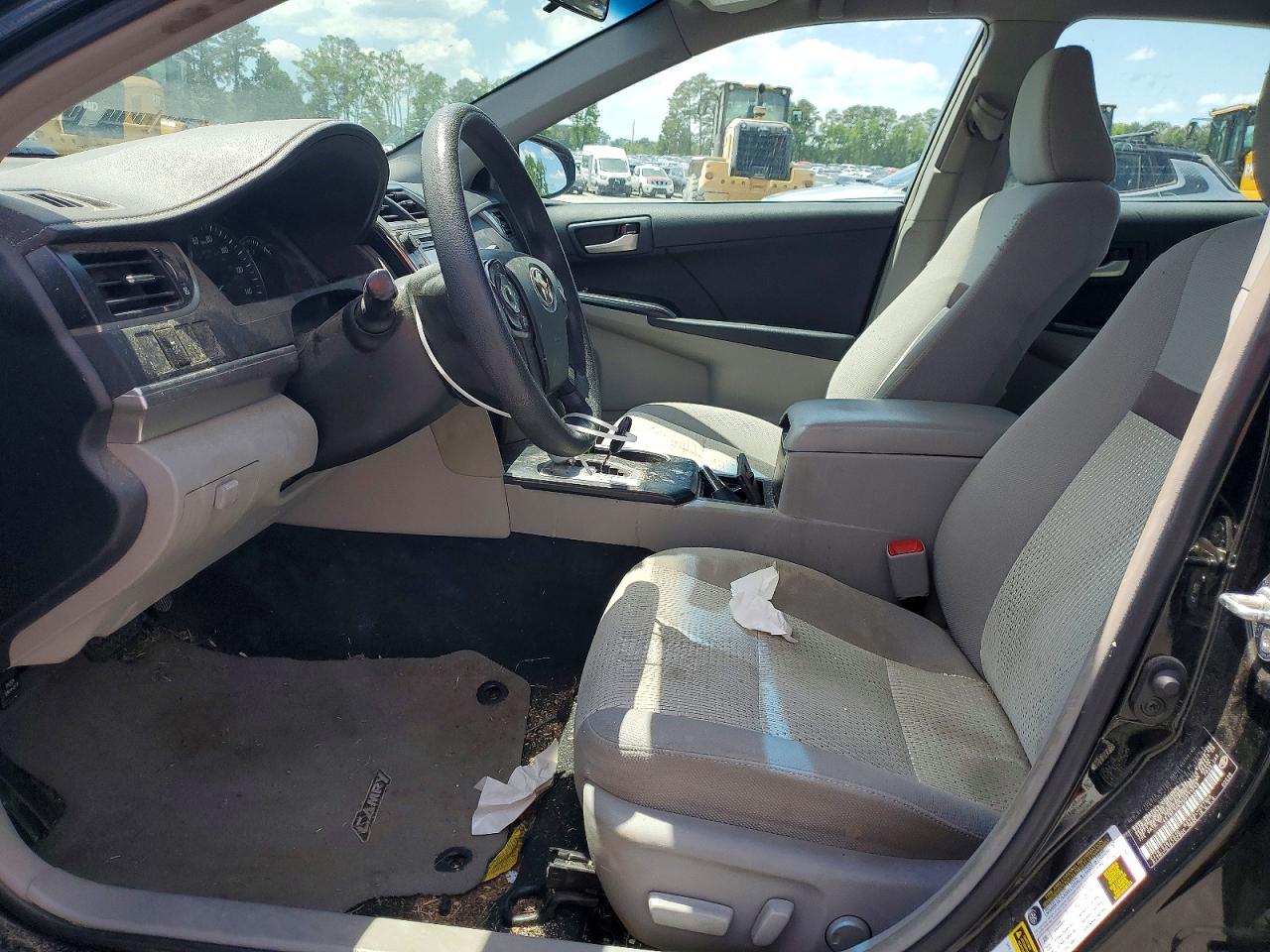 2012 TOYOTA CAMRY LE photo 13
