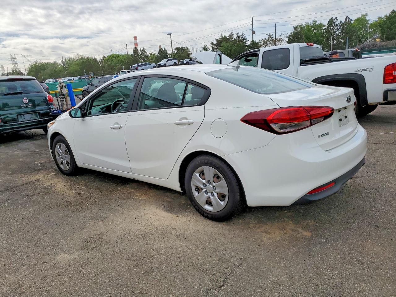 2017 KIA FORTE LX photo 3