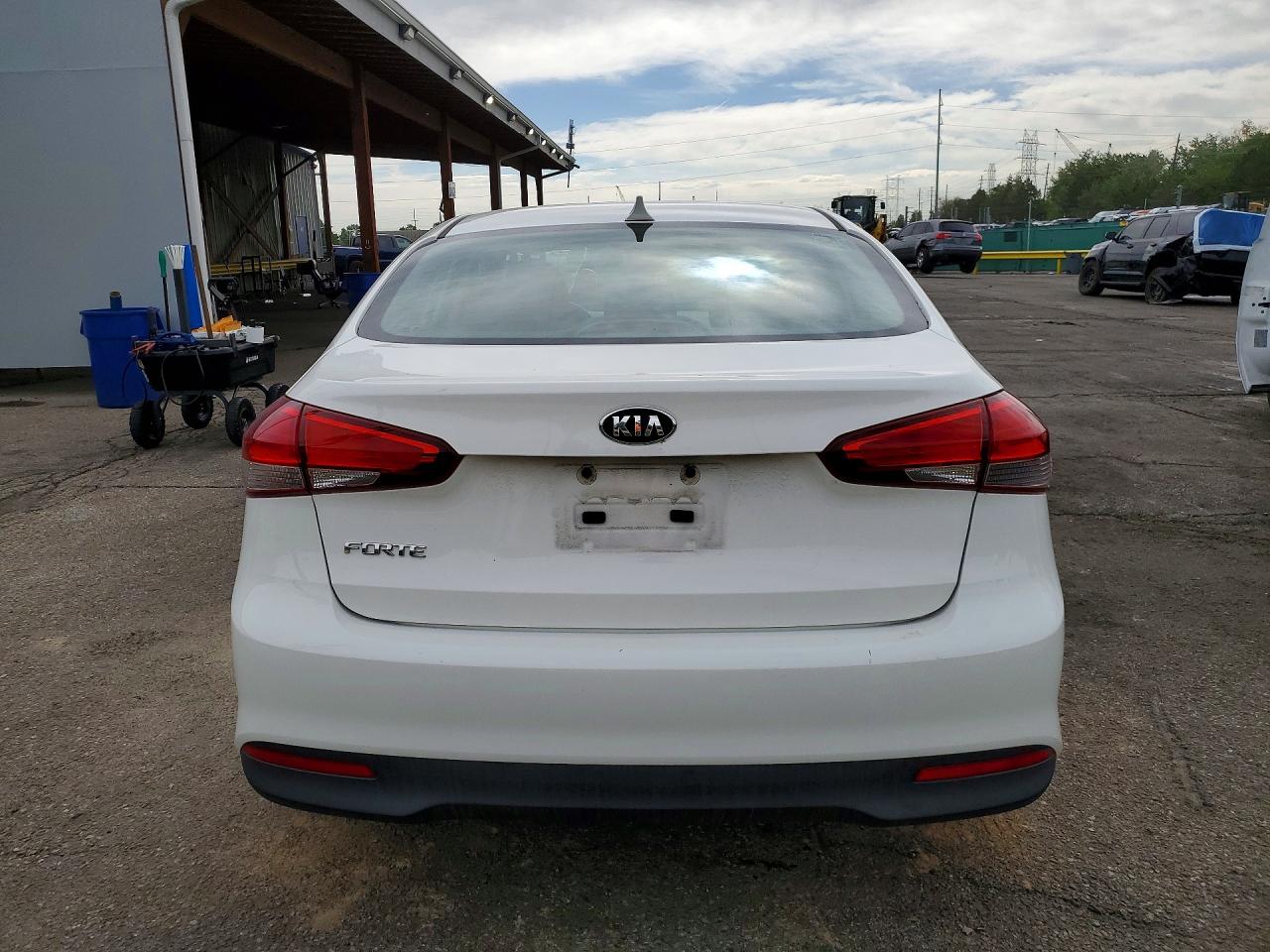 2017 KIA FORTE LX photo 11