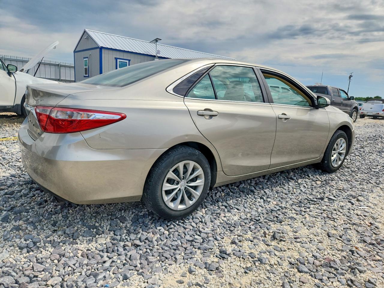 2017 TOYOTA CAMRY LE photo 7