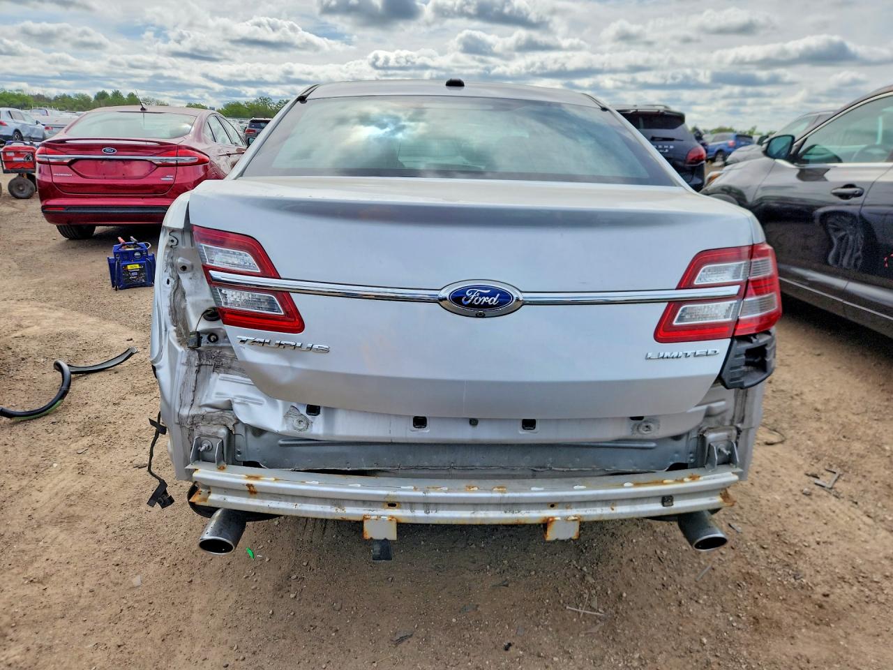 2015 FORD TAURUS LIMITED photo 11