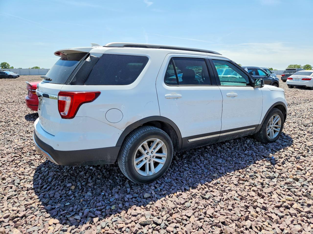 2017 FORD EXPLORER XLT photo 5