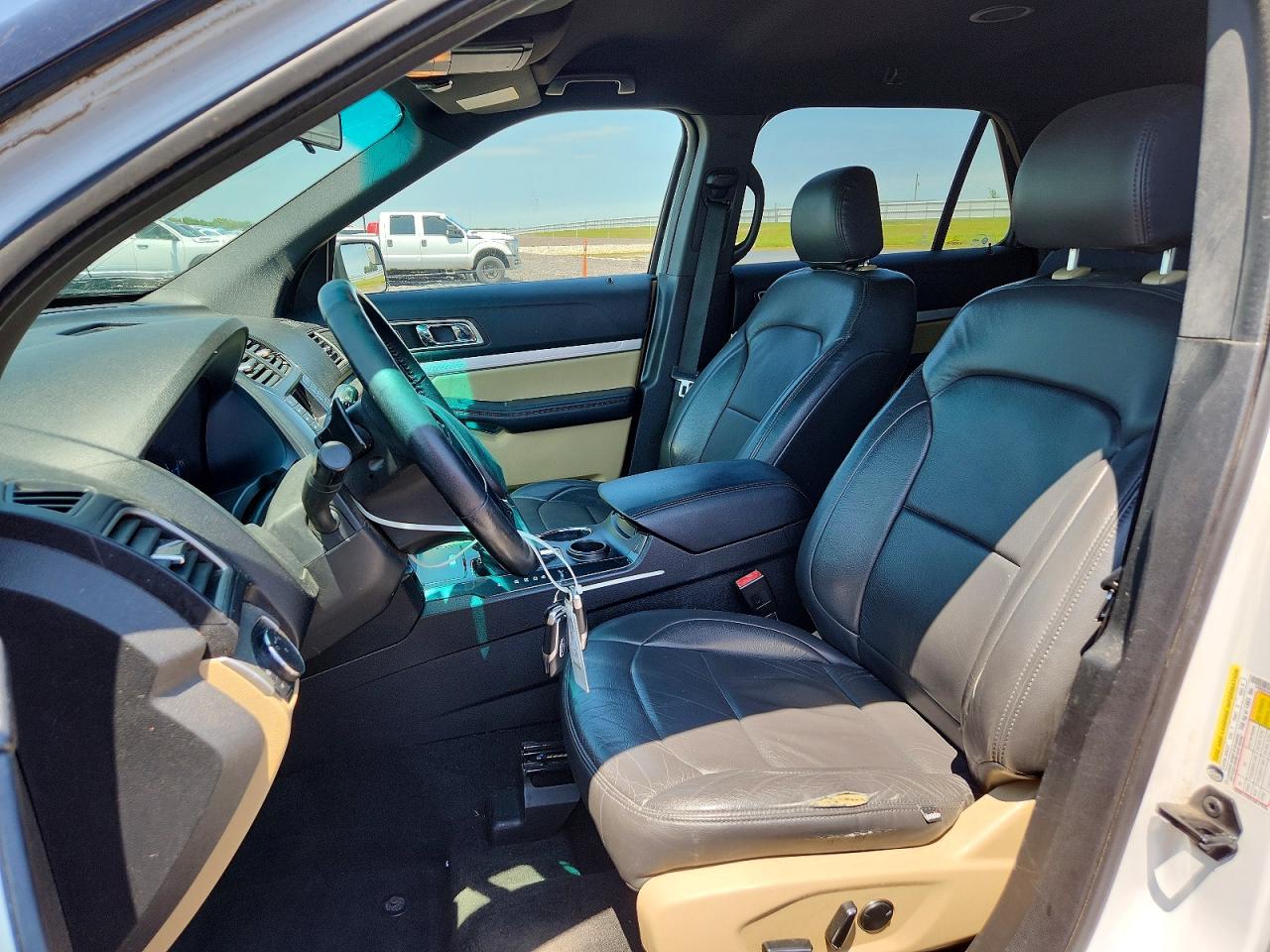 2017 FORD EXPLORER XLT photo 13