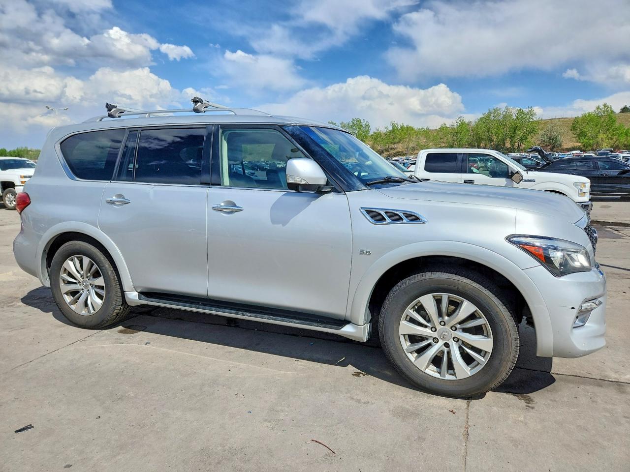 2017 INFINITI QX80 BASE photo 7