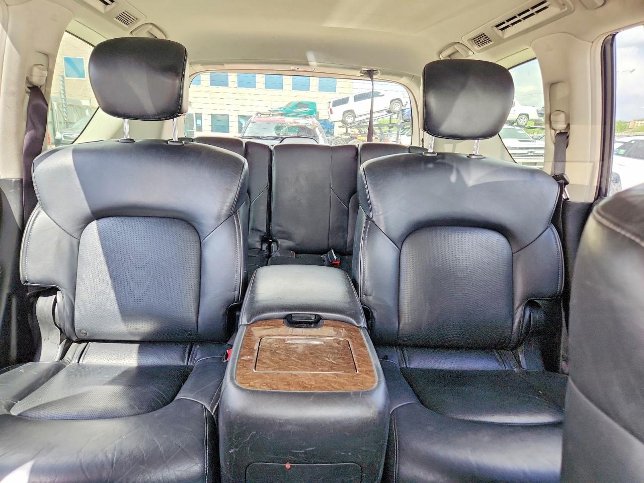 2017 INFINITI QX80 BASE photo 19