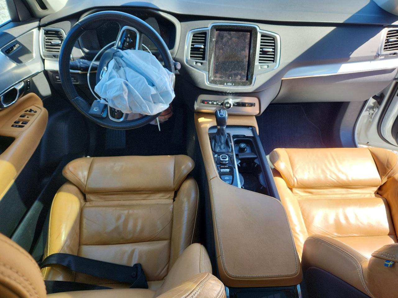 2016 VOLVO XC90 T6 photo 22