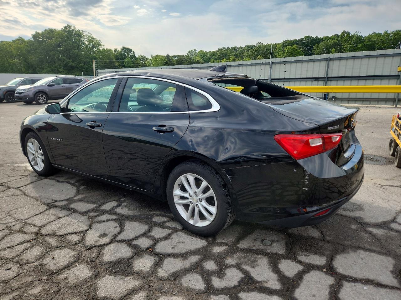2017 CHEVROLET MALIBU LT photo 4