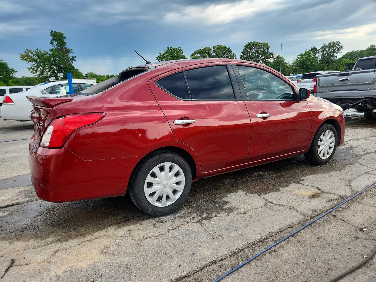 2019 NISSAN VERSA SV photo 7