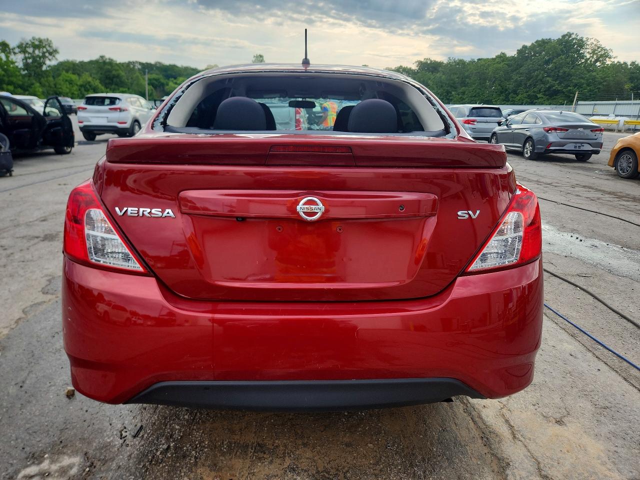 2019 NISSAN VERSA SV photo 16
