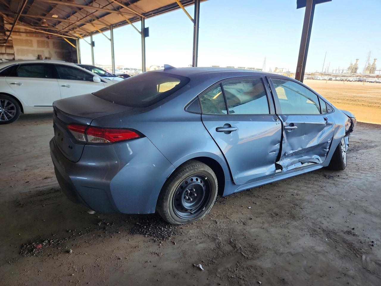 2025 TOYOTA COROLLA LE photo 3