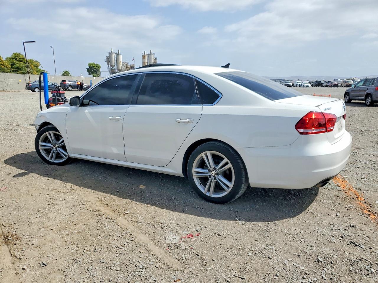 2014 VOLKSWAGEN PASSAT SE photo 3
