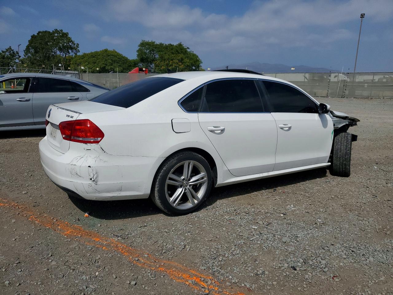 2014 VOLKSWAGEN PASSAT SE photo 5