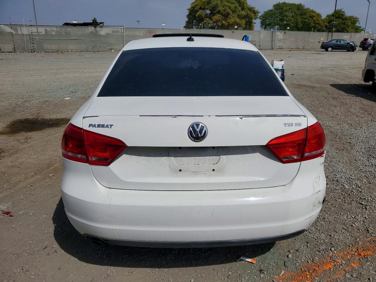 2014 VOLKSWAGEN PASSAT SE photo 11