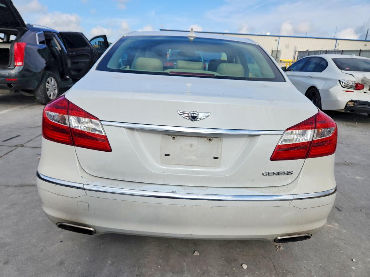 2013 HYUNDAI GENESIS 3.8L photo 16