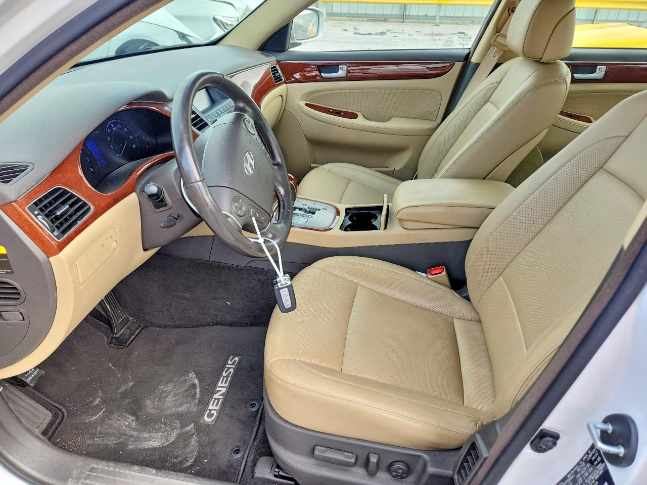2013 HYUNDAI GENESIS 3.8L photo 19