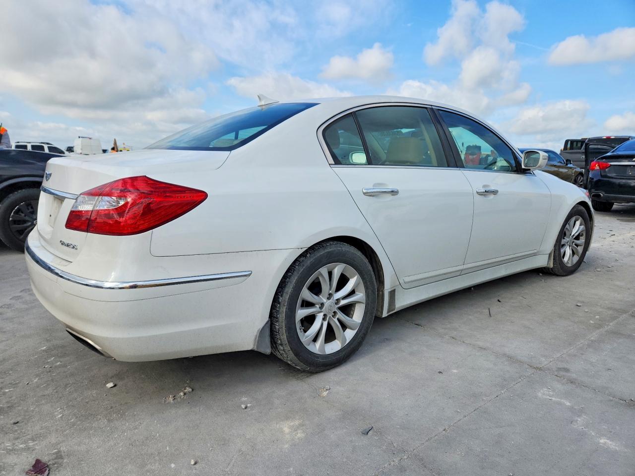 2013 HYUNDAI GENESIS 3.8L photo 7
