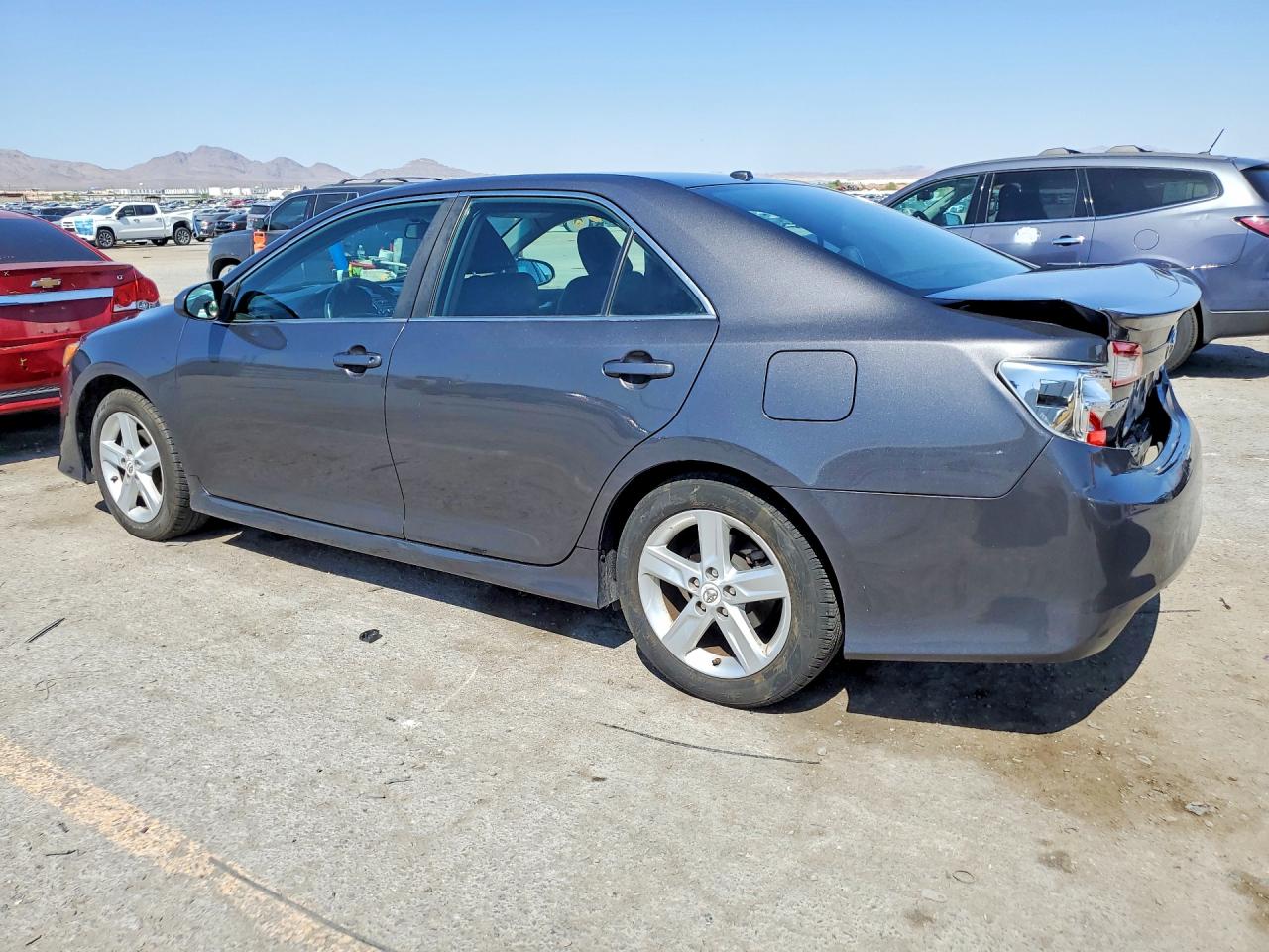 2012 TOYOTA CAMRY SE photo 4